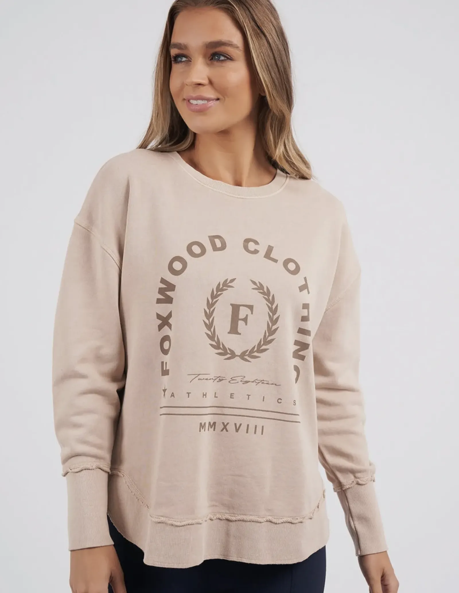 Foxwood Tops|Medalion Crew - Oatmeal