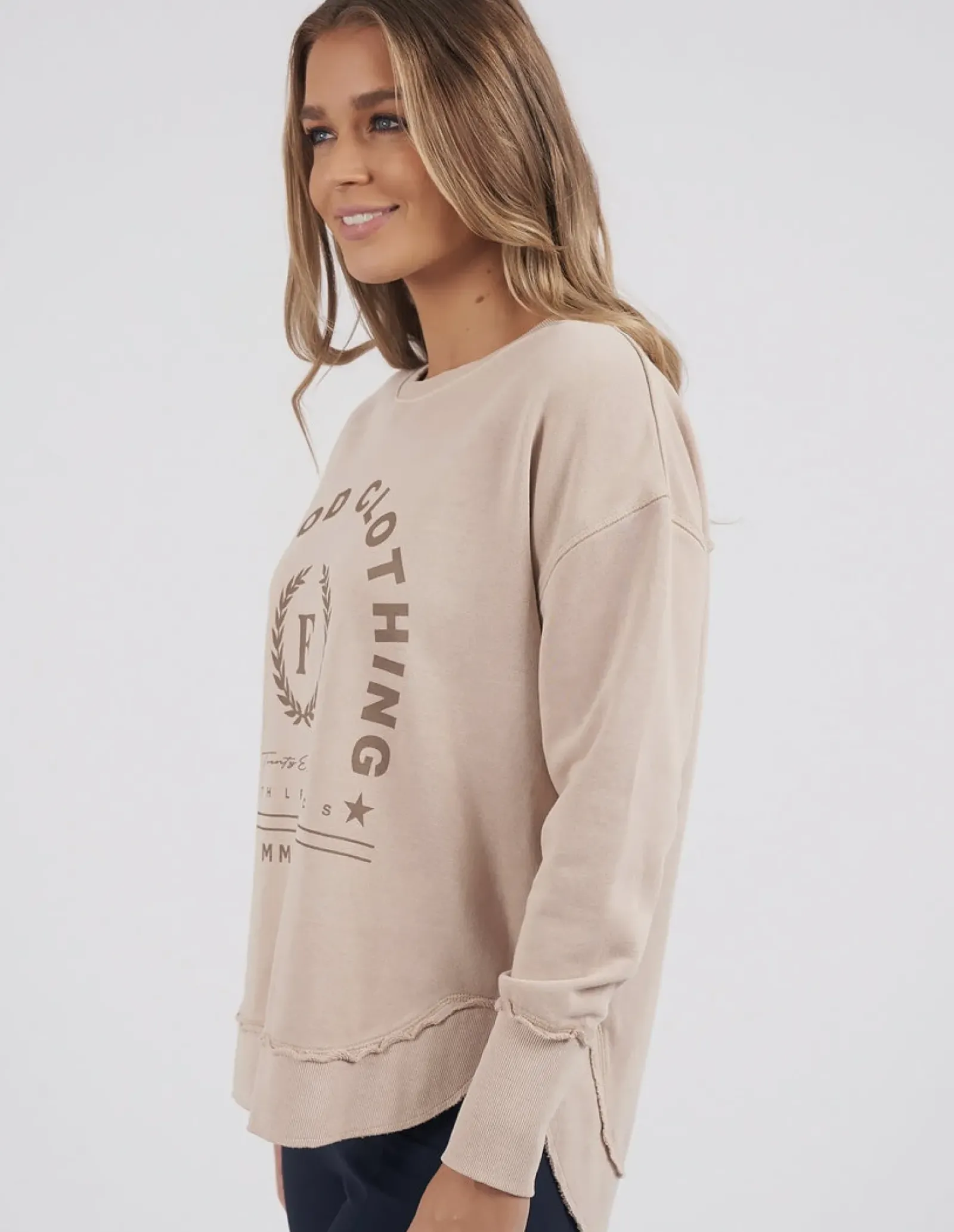 Foxwood Tops|Medalion Crew - Oatmeal