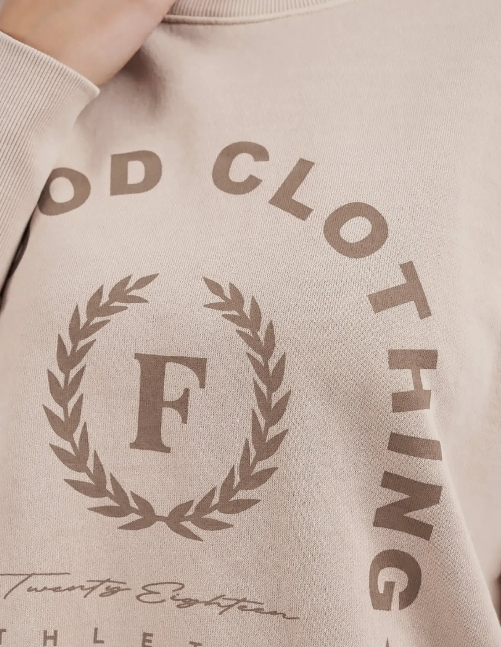 Foxwood Tops|Medalion Crew - Oatmeal