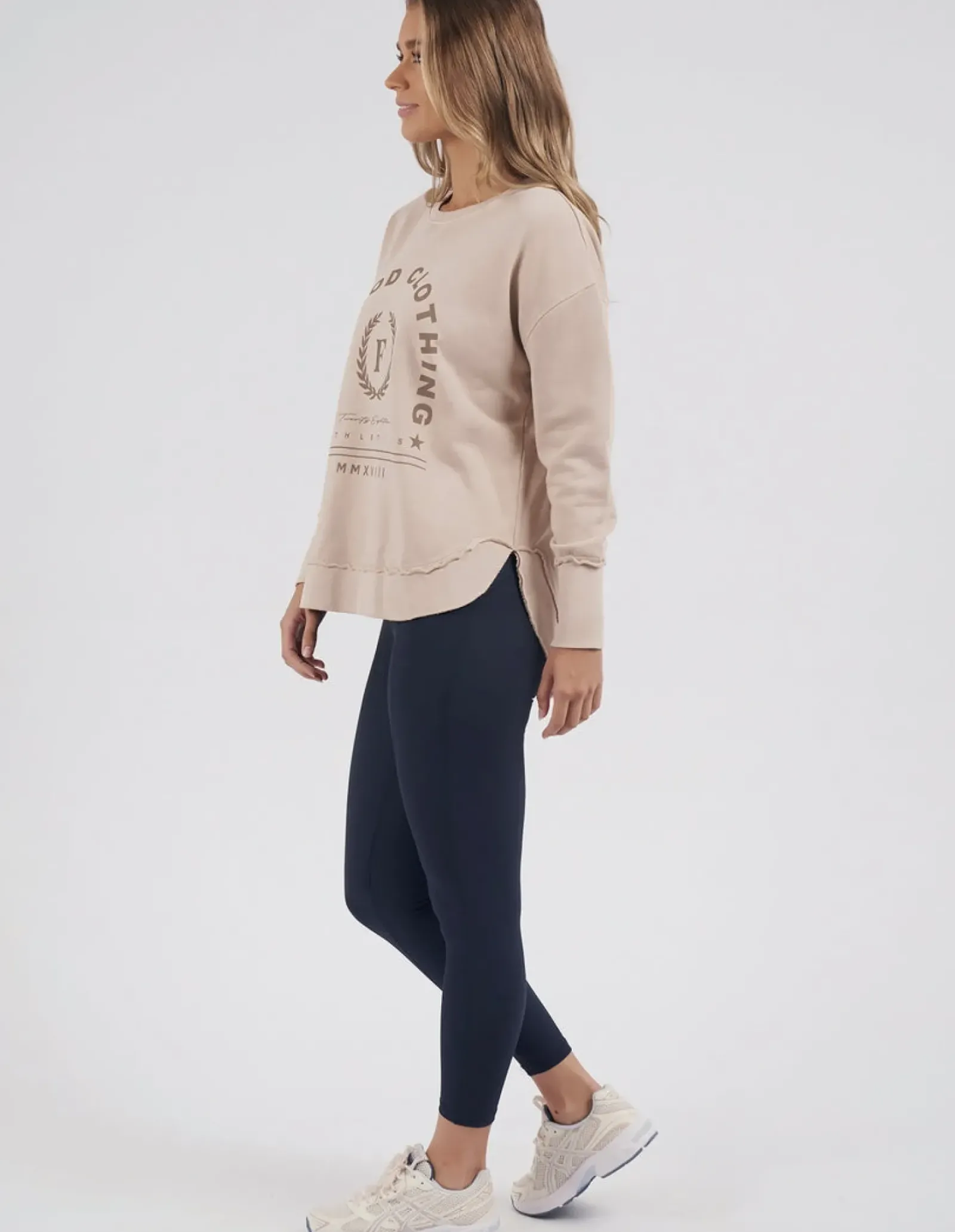 Foxwood Tops|Medalion Crew - Oatmeal