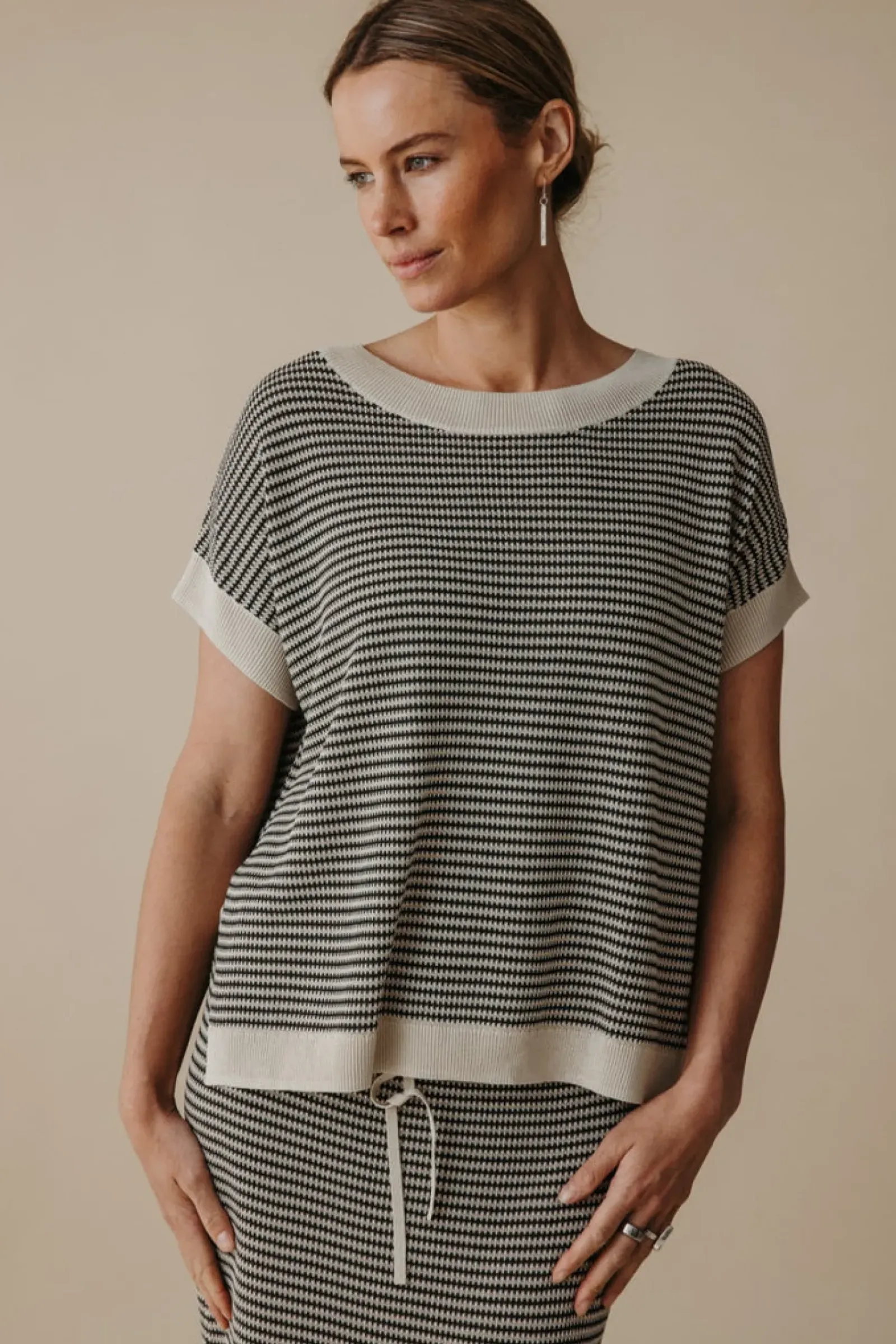 Talamaya Tops|Lattice Short Sleeve Pullover - Washed Black & Soft Gold