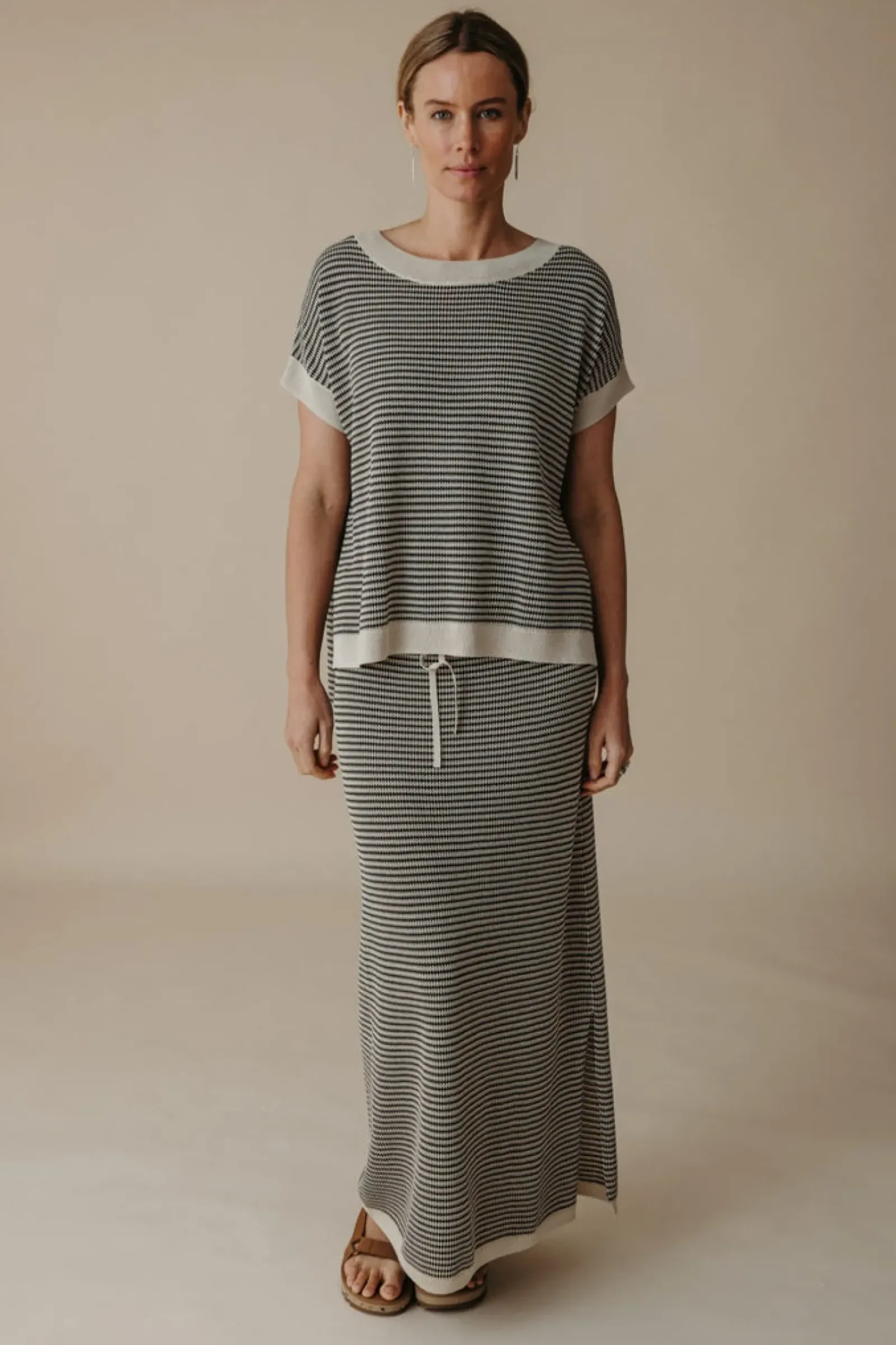 Talamaya Tops|Lattice Short Sleeve Pullover - Washed Black & Soft Gold