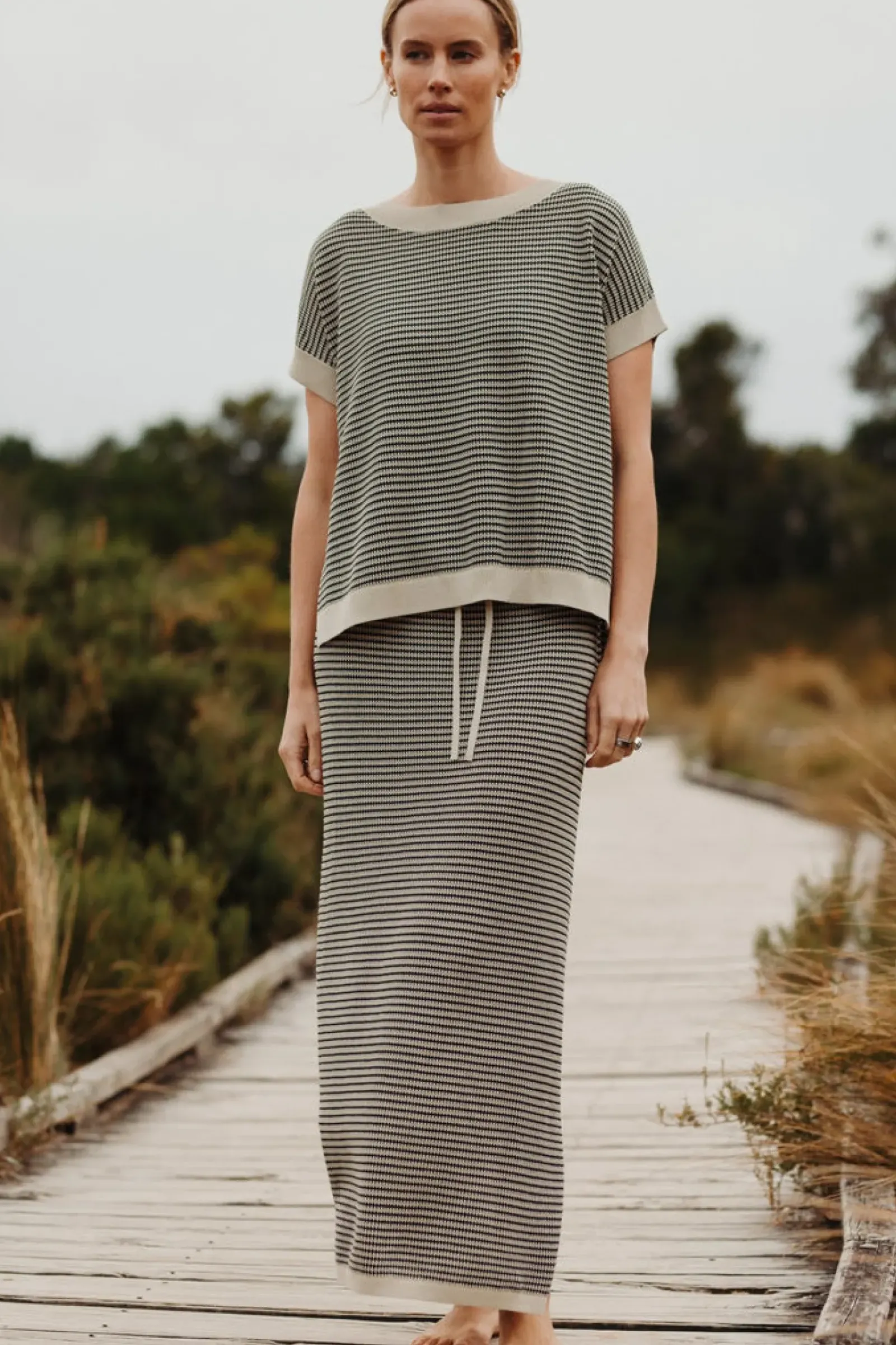 Talamaya Tops|Lattice Short Sleeve Pullover - Washed Black & Soft Gold